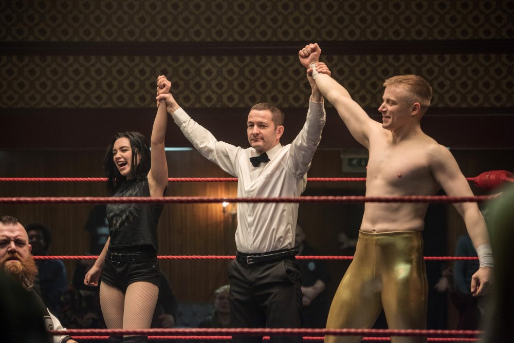 fighting-with-my-family-2019-004-florence-pugh-with-referee-arms-triumphant-in-ring